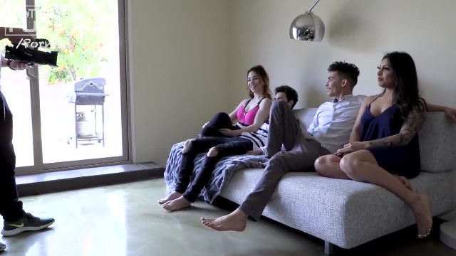 Marc Pipes Down Thick Latina Jessica Next To His Friends! - 1